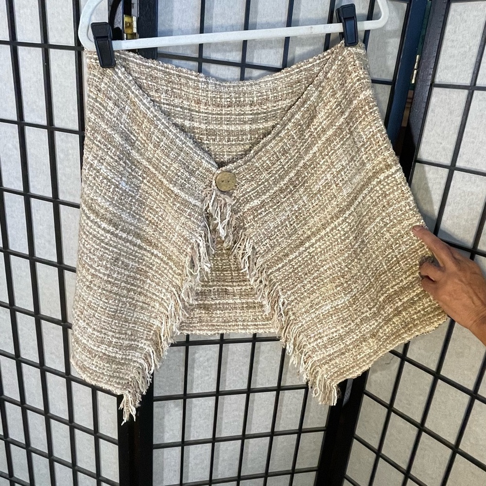 Shoulder Wrap With Ceramic Button - image 4